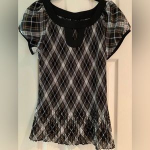 Essentials By Milano  Tunic Style Blouse Size Large